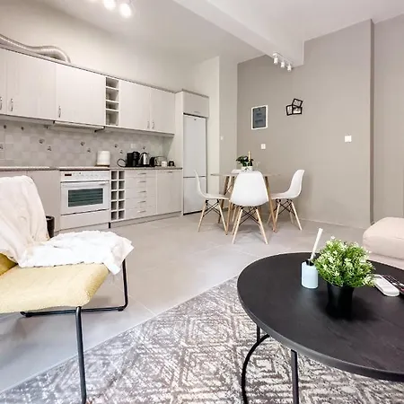 Metro Chic Haven: Modernized Urban Studio Near The Tram Αθήνα Εξωτερικό φωτογραφία