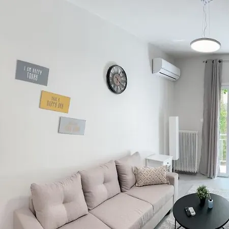 Metro Chic Haven: Modernized Urban Studio Near The Tram Αθήνα Εξωτερικό φωτογραφία
