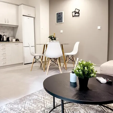 Metro Chic Haven: Modernized Urban Studio Near The Tram Αθήνα Εξωτερικό φωτογραφία