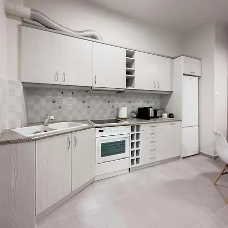 Metro Chic Haven: Modernized Urban Studio Near The Tram Αθήνα Εξωτερικό φωτογραφία