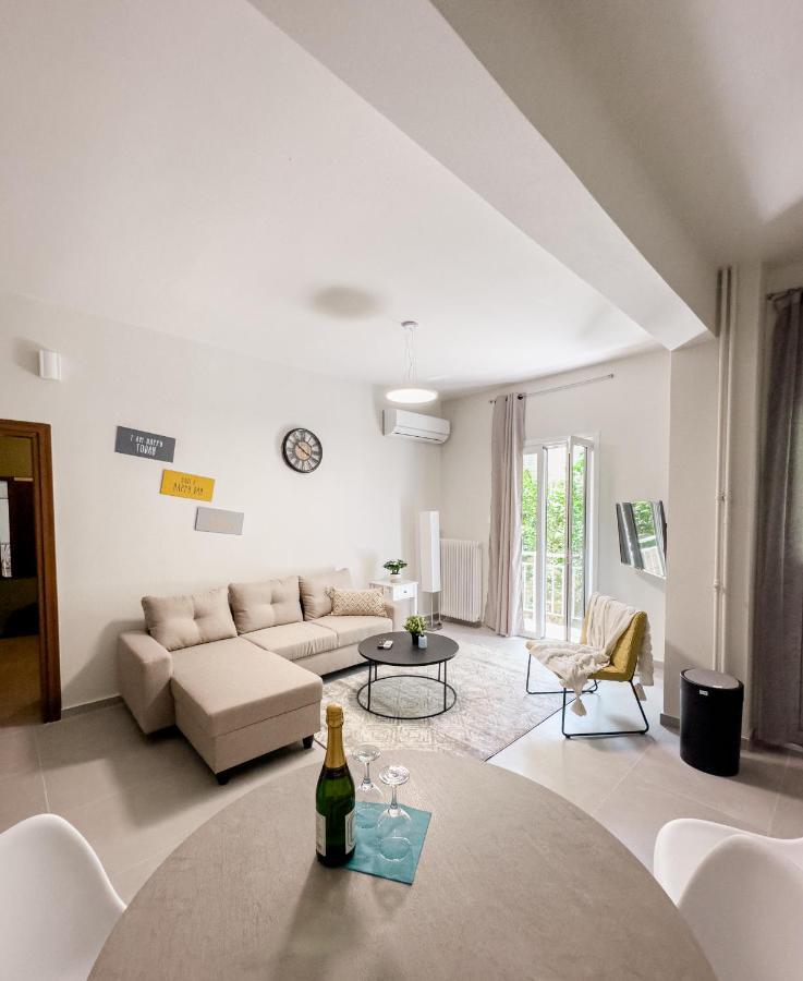 Metro Chic Haven: Modernized Urban Near The Tram *