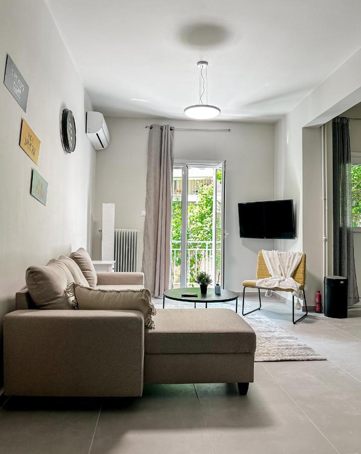 Metro Chic Haven: Modernized Urban Near The Tram * Atény