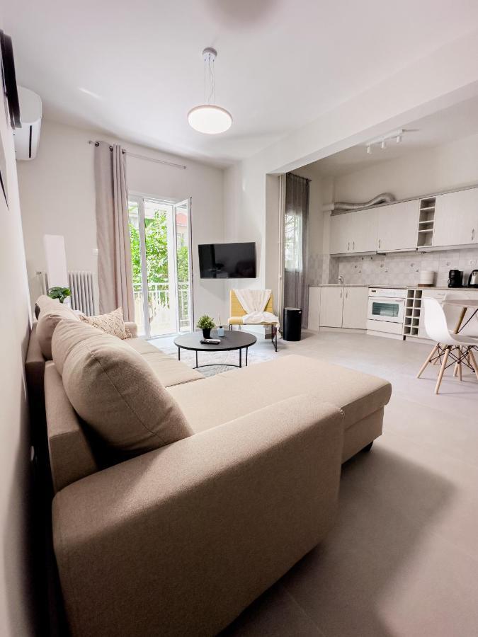 Metro Chic Haven: Modernized Urban Near The Tram *