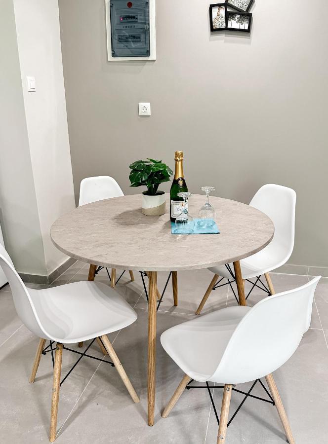 Metro Chic Haven: Modernized Urban Near The Tram * Athen