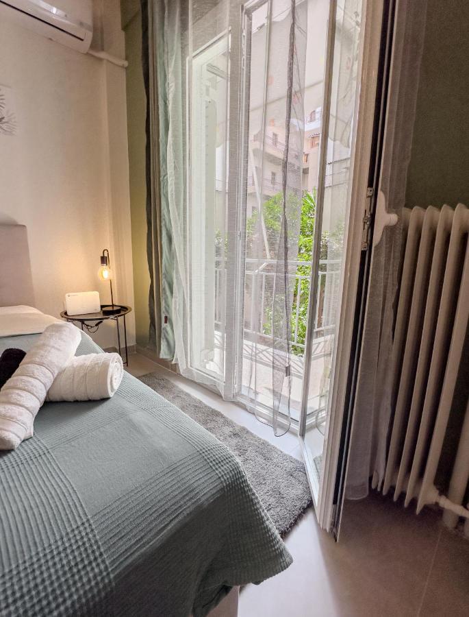 Metro Chic Haven: Modernized Urban Near The Tram Apartment *