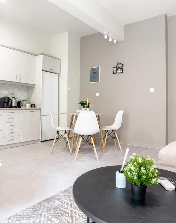 Metro Chic Haven: Modernized Urban Near The Tram *