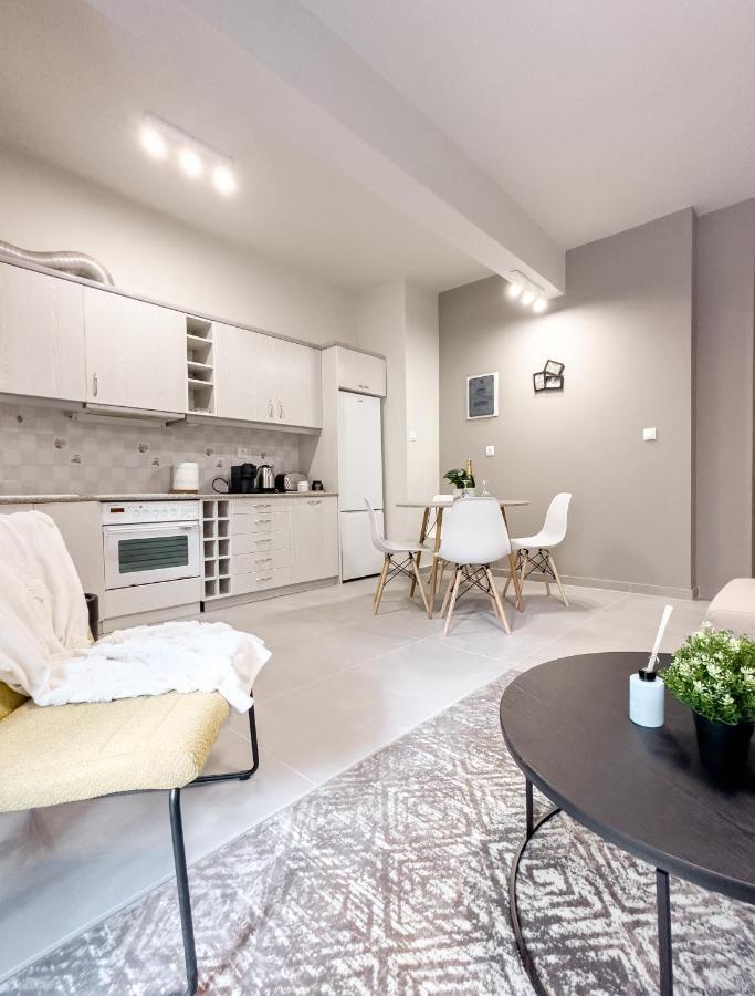 Apartment Metro Chic Haven: Modernized Urban Near The Tram Athen