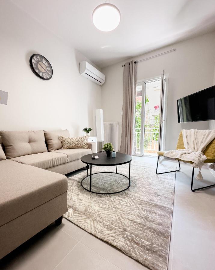 Apartment Metro Chic Haven: Modernized Urban Near The Tram