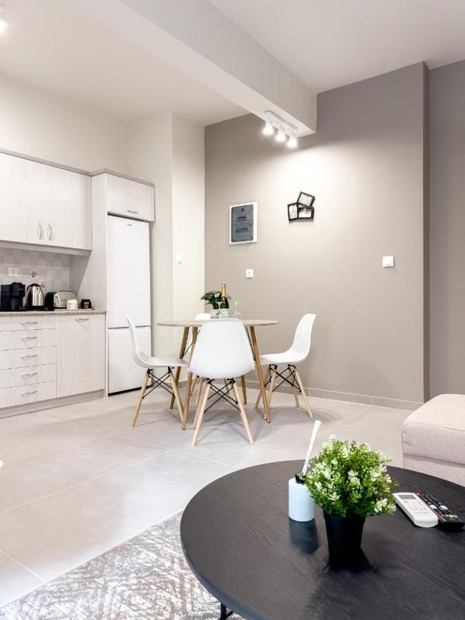 Metro Chic Haven: Modernized Urban Near The Tram *
